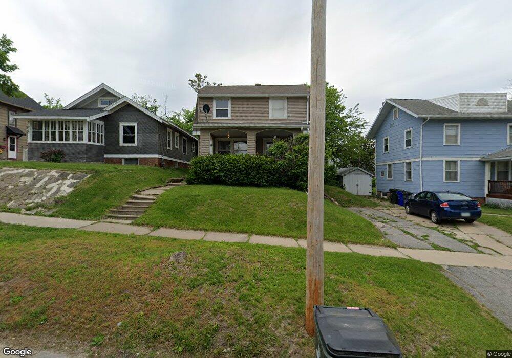 821 18th St SE, Cedar Rapids, IA 52403 - photo 1