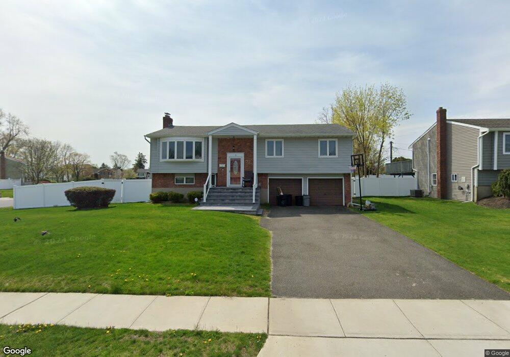 6 Splitrail Place, ComMacK, NY 11725 - photo 1