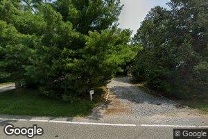 40 Manor Ln, Riverhead, NY 11901