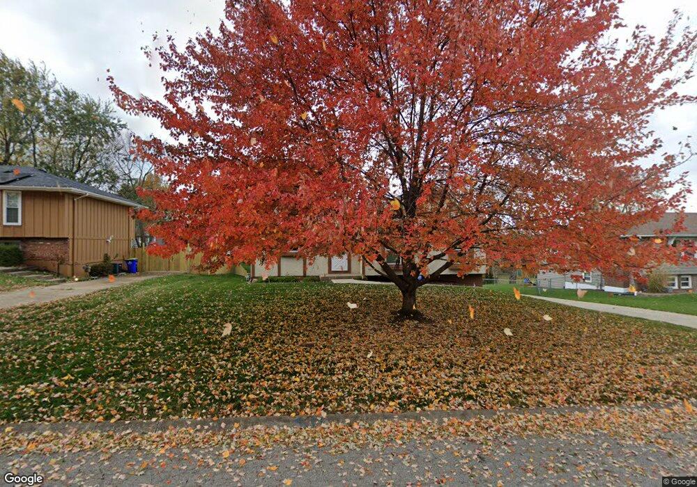 4736 Lucille Ln, Shawnee, KS 66203 - photo 1