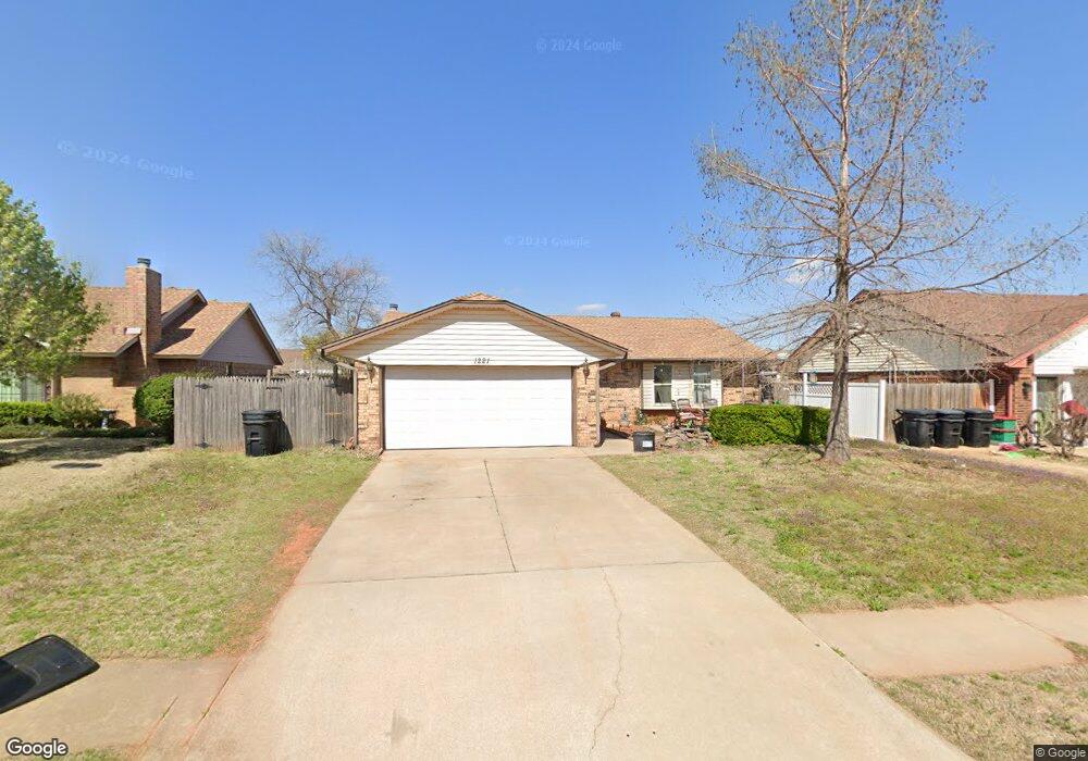 1221 Northridge Rd, Moore, OK 73160 - photo 1