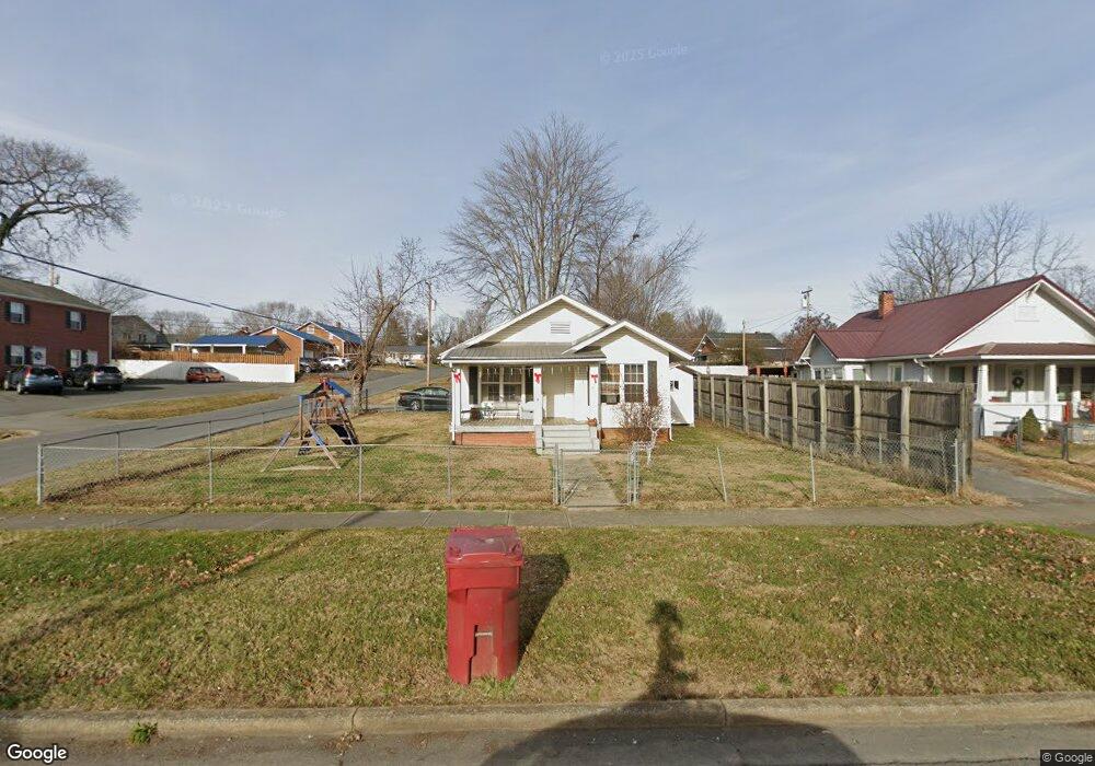 1401 E Unaka Ave, Johnson City, TN 37601 - photo 1