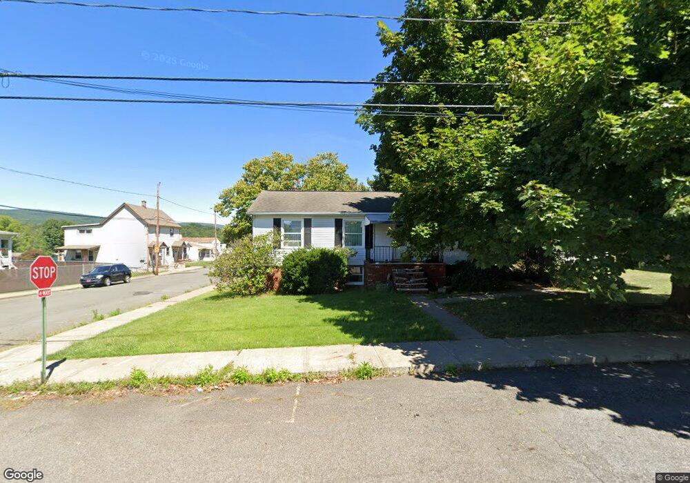 722 W Grove St, Taylor, PA 18517 - photo 1