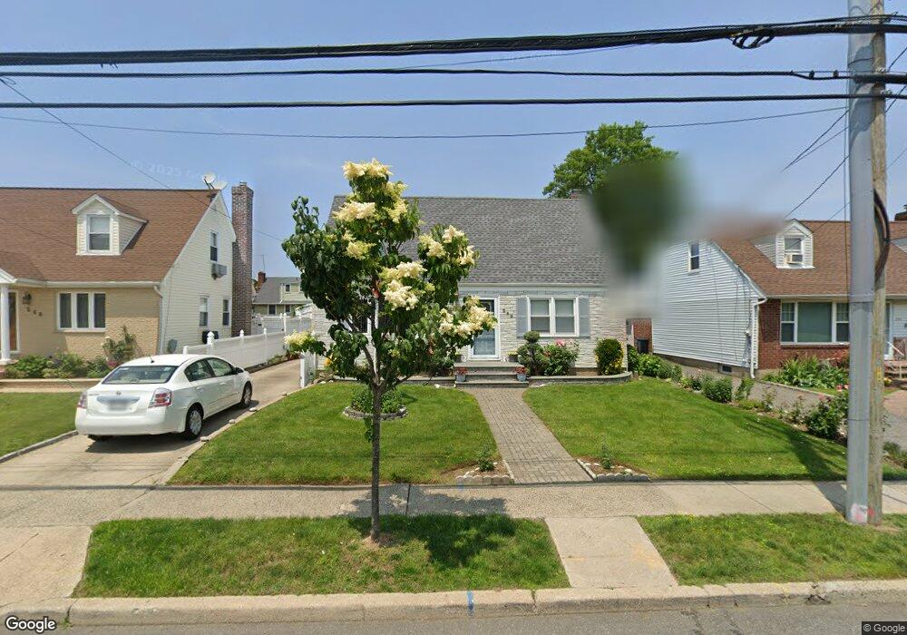 252 Westbury Ave, Mineola, NY 11501 - photo 1