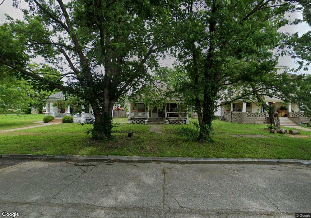 2321 Washington Ave, Parsons, KS 67357 - photo 1