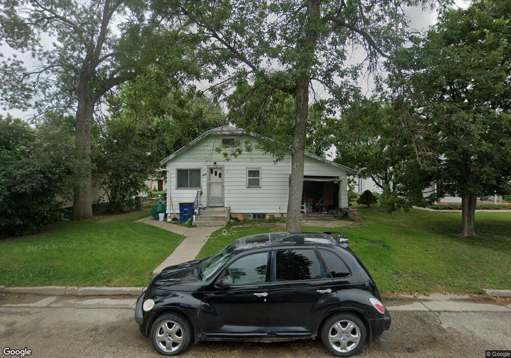 814 9th Ave SE, Jamestown, ND 58401 - photo 1