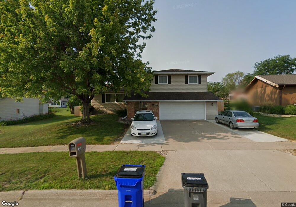 2821 Glen Elm Dr NE, Cedar Rapids, IA 52402 - photo 1