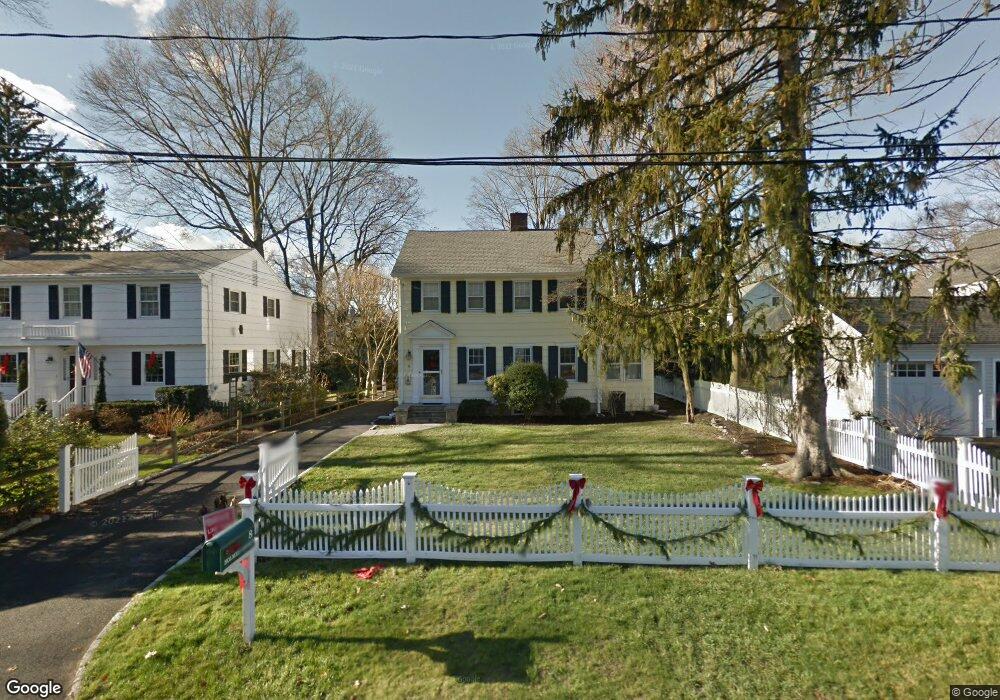 8 Holmes Ct, Darien, CT 06820 - photo 1