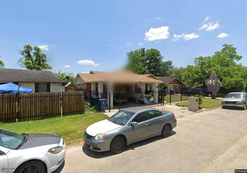 8826 Brackley Ln, Houston, TX 77088 - photo 1