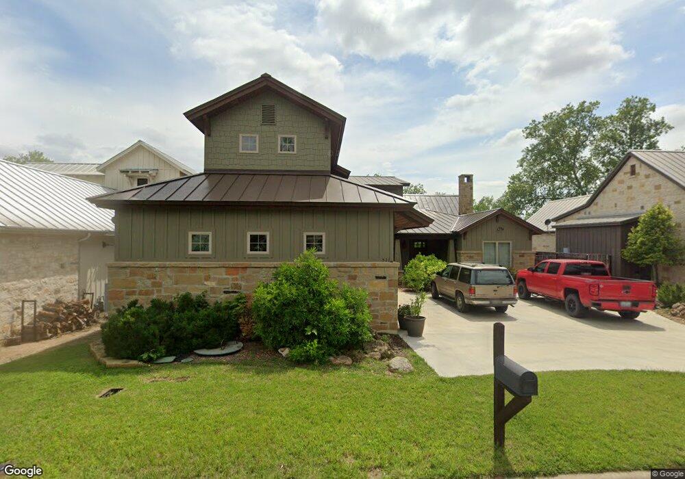 511 W Ufer St, Fredericksburg, TX 78624 - photo 1