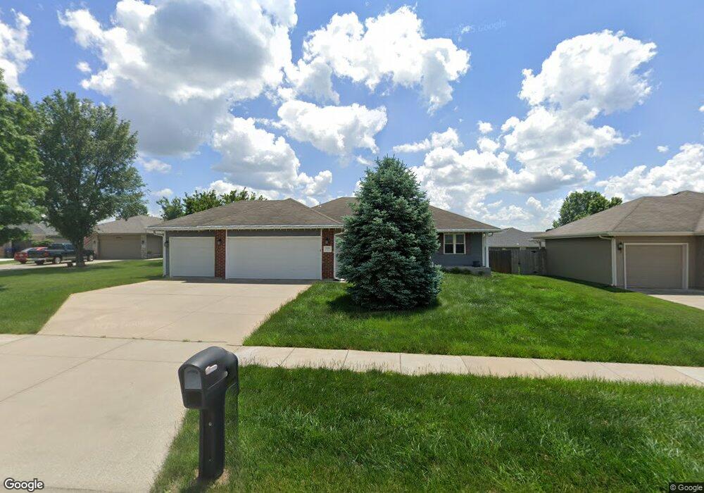 3331 SW 45th Ct, Topeka, KS 66610 - photo 1