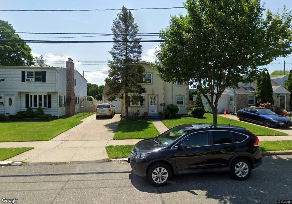 325 De Mott St, Mineola, NY 11501 - photo 1