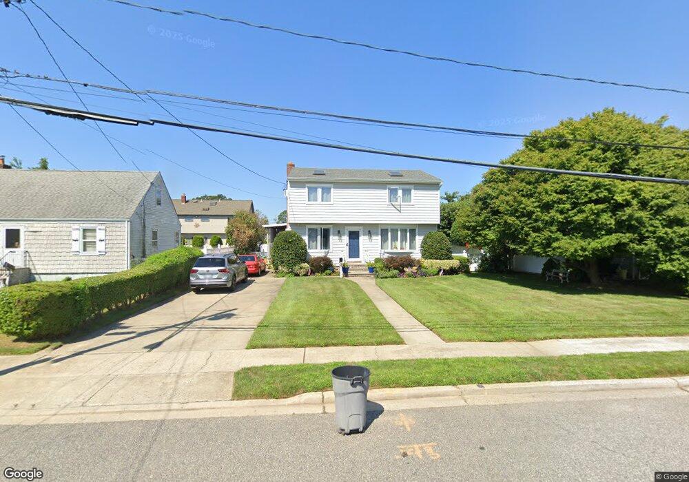 8 Center Ct, Bethpage, NY 11714 - photo 1