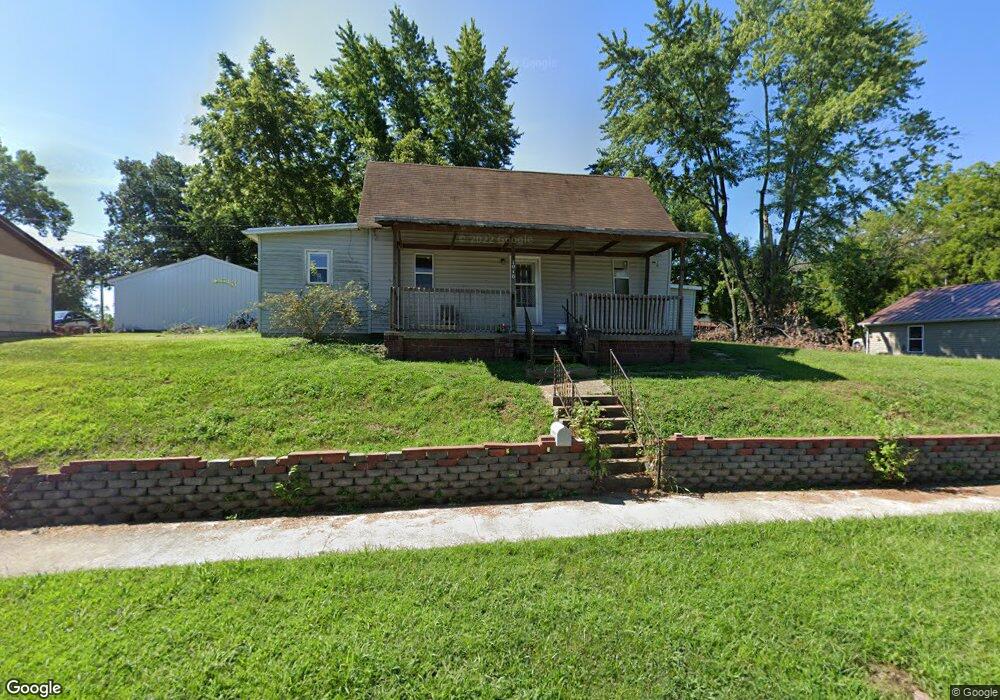 1010 Bond St, Moberly, MO 65270 - photo 1