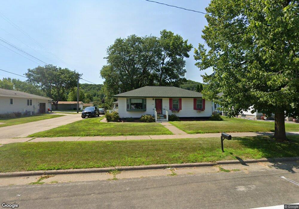 308 S Elm St, La Crescent, MN 55947 - photo 1