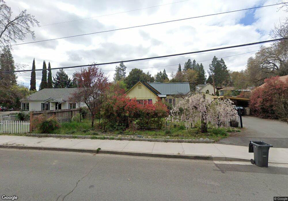 1107 NW B St, Grants Pass, OR 97526 - photo 1