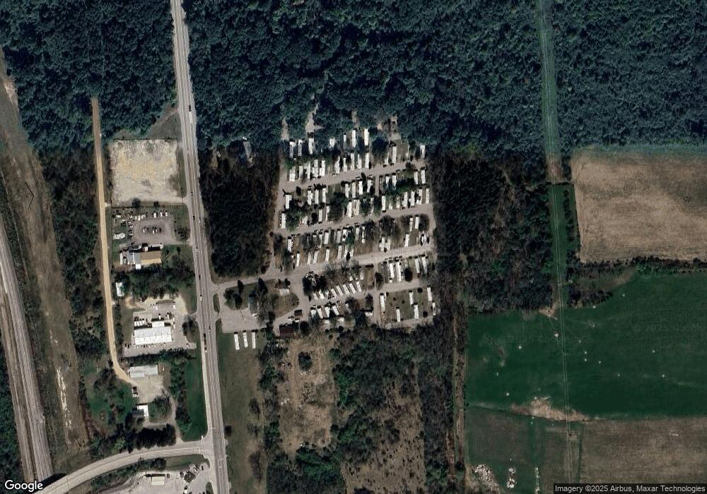 124 Main Dr, Mount Morris, MI 48458 - photo 1