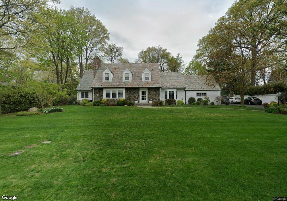 53 Hewlett Ln, Port Washington, NY 11050 - photo 1