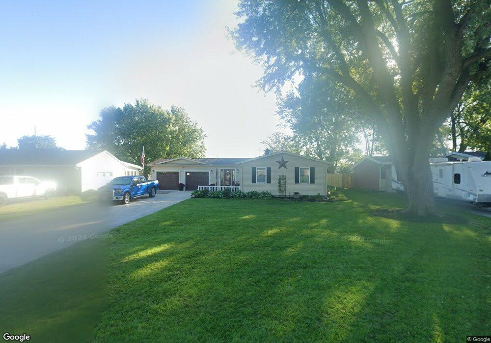 512 S Wagner Ave, Wapakoneta, OH 45895 - photo 1