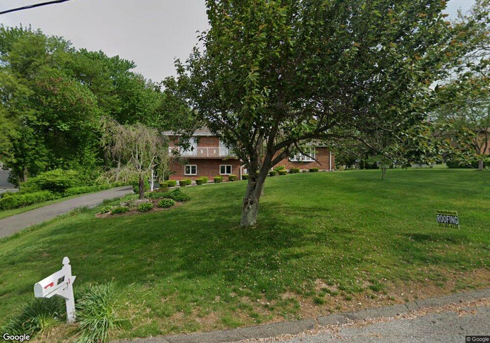 34 Under Cliff Rd, Trumbull, CT 06611 - photo 1