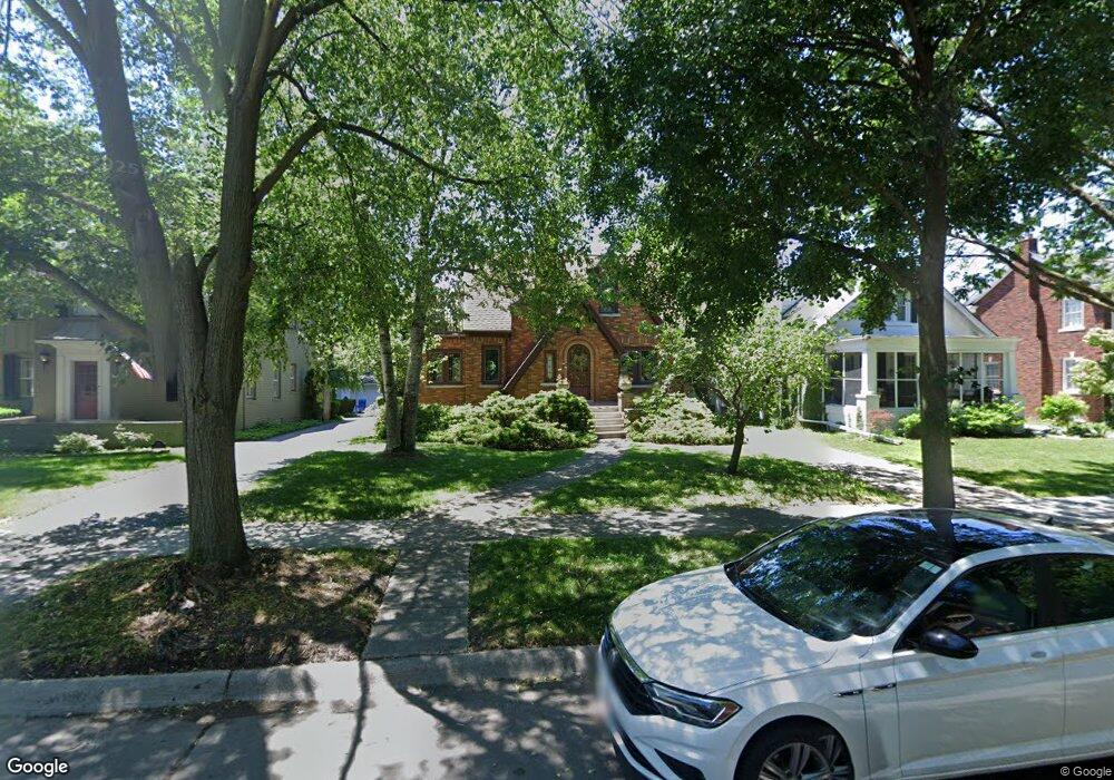 933 Lincoln Rd, Grosse Pointe, MI 48230 - photo 1