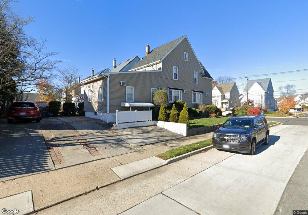 88 Munro Blvd unit 2nd Fl, Valley Stream, NY 11581 - photo 1