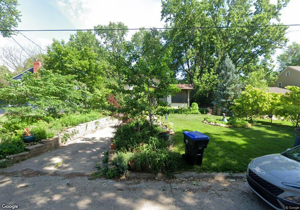 2826 SW 19th St, Topeka, KS 66604 - photo 1