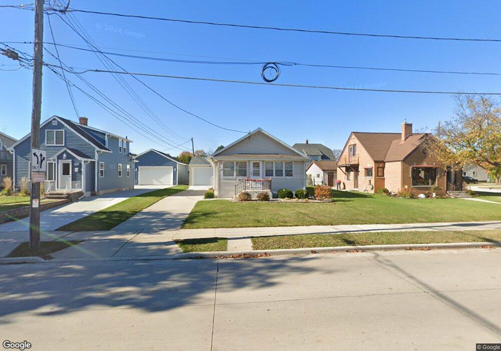 1110 N 18th St, Manitowoc, WI 54220 - photo 1