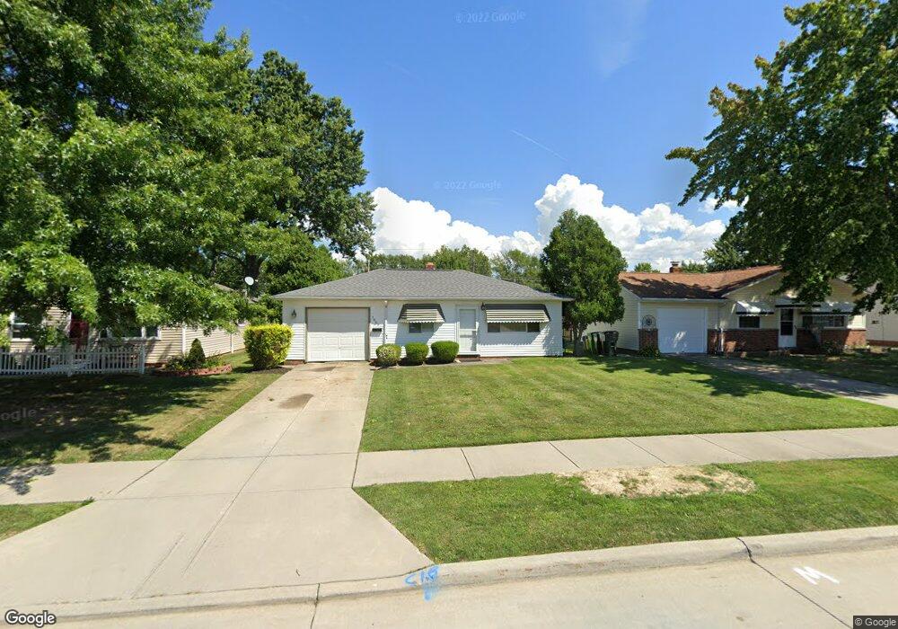 1809 Ridgeview Dr, Wickliffe, OH 44092 - photo 1