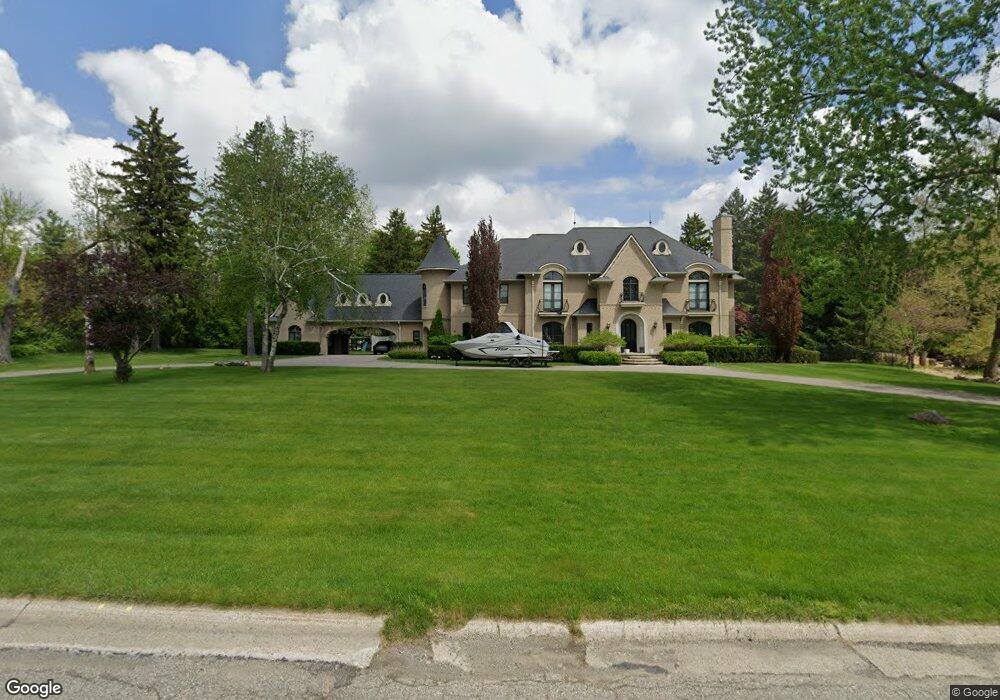 4869 Stoneleigh Rd, Bloomfield Hills, MI 48302 - photo 1