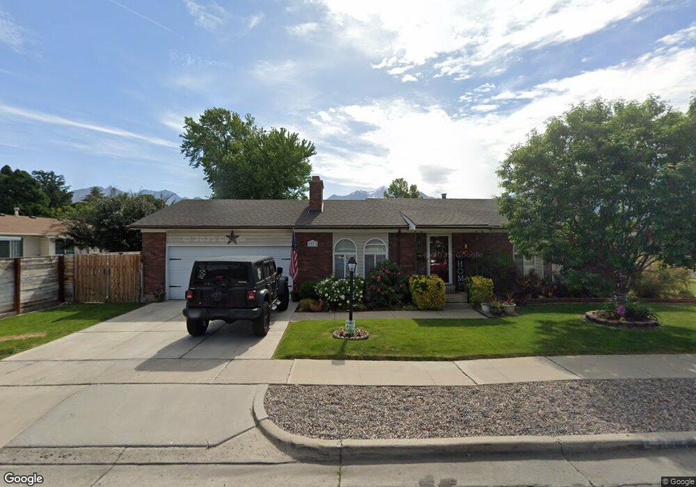 7917 Pinewood Dr, Sandy, UT 84094 - photo 1