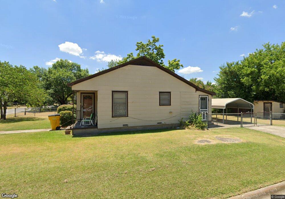 1029 Mill St, Gainesville, TX 76240 - photo 1