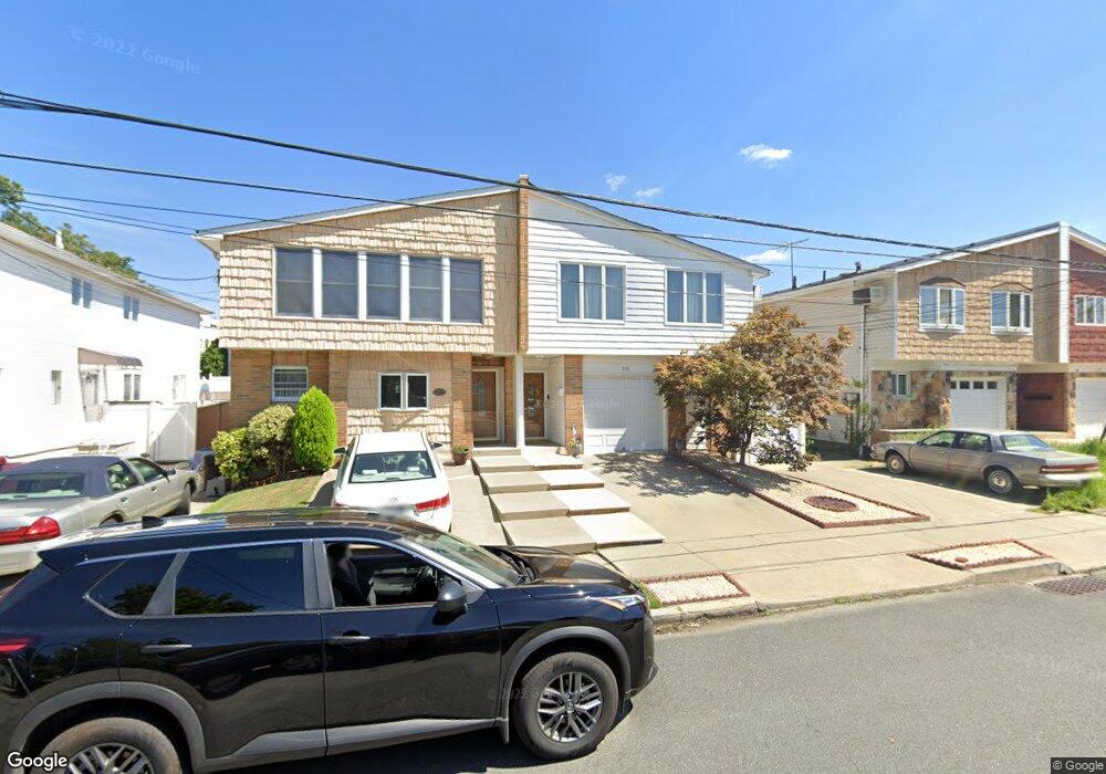 215 Bishop St, Staten Island, NY 10306 - photo 1