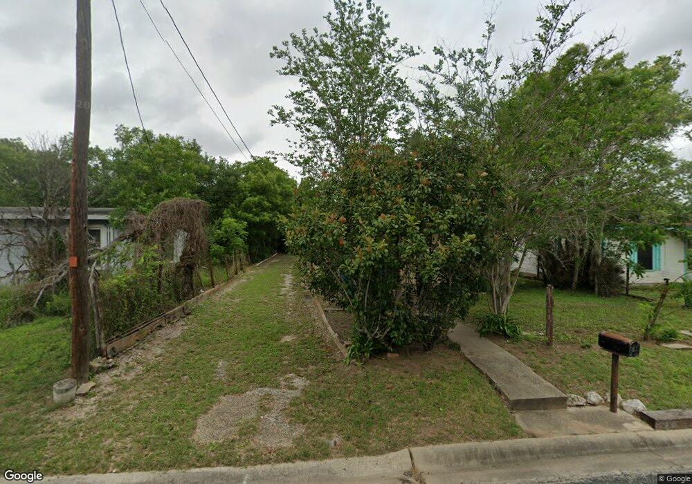 602 W Huntington St, Beeville, TX 78102 - photo 1