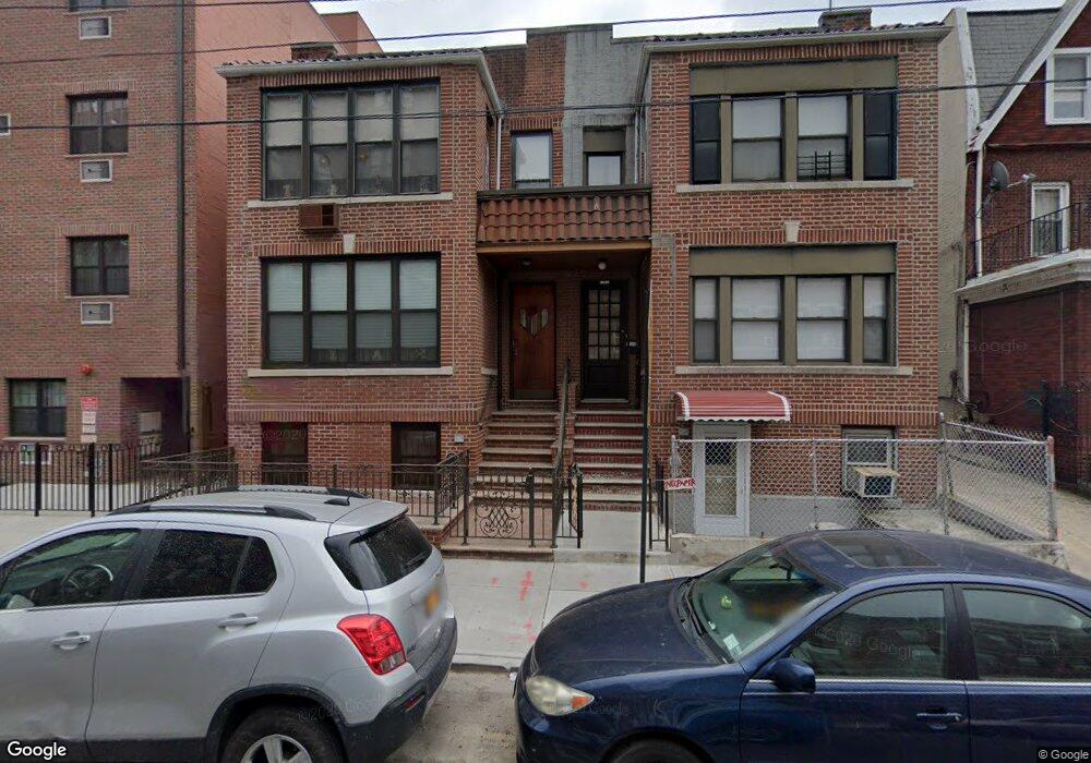 28-29 35 Th St unit 2, New York City, NY 11103 - photo 1