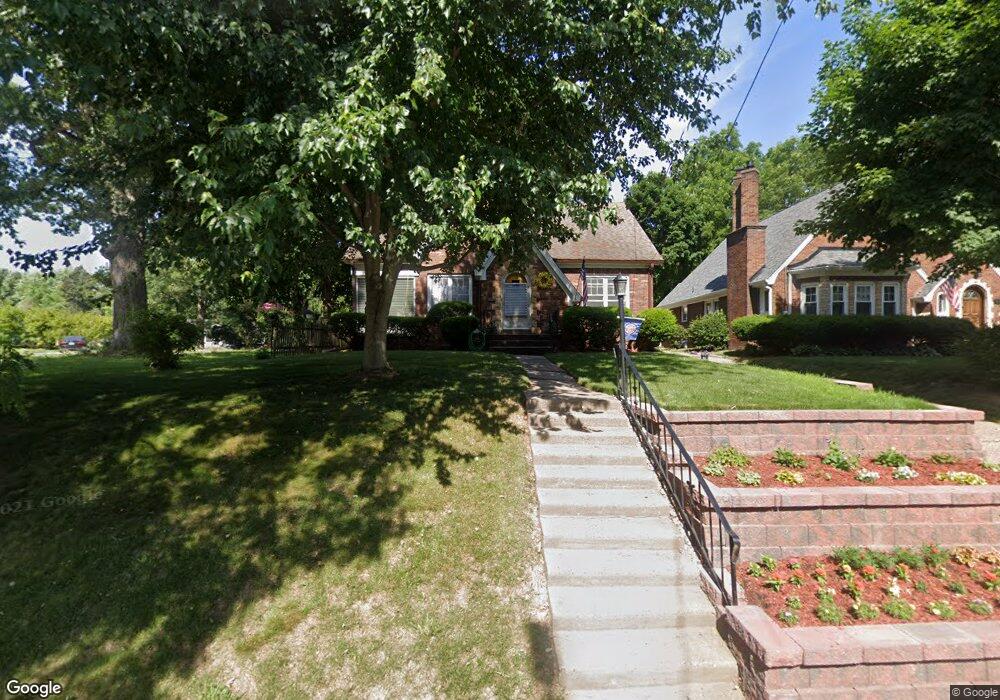 814 N Pine St, Davenport, IA 52804 - photo 1