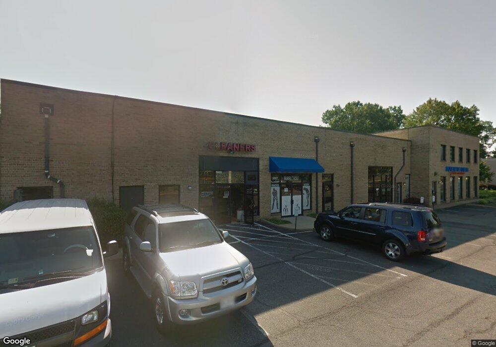 9440 Mathy Dr, Fairfax, VA 22031 - photo 1