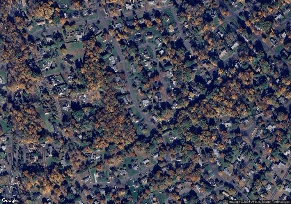 85 Wedgewood Dr, Naugatuck, CT 06770 - photo 1