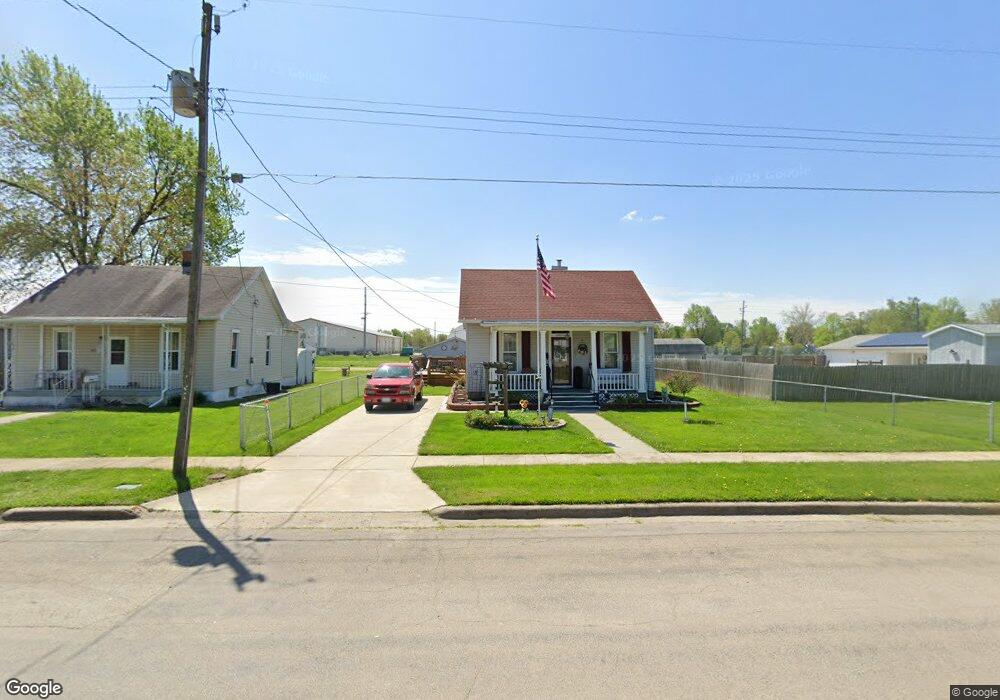 1621 Delavan St, Lincoln, IL 62656 - photo 1