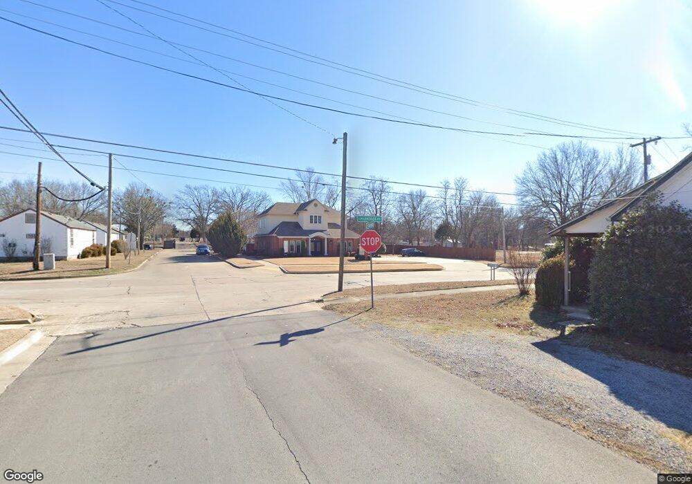 318 W Claremore St, Claremore, OK 74017 - photo 1