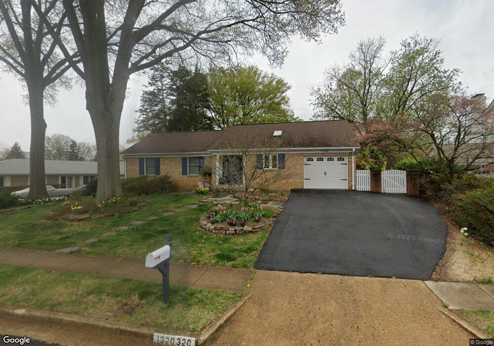 1320 Titania Ln, McLean, VA 22102 - photo 1