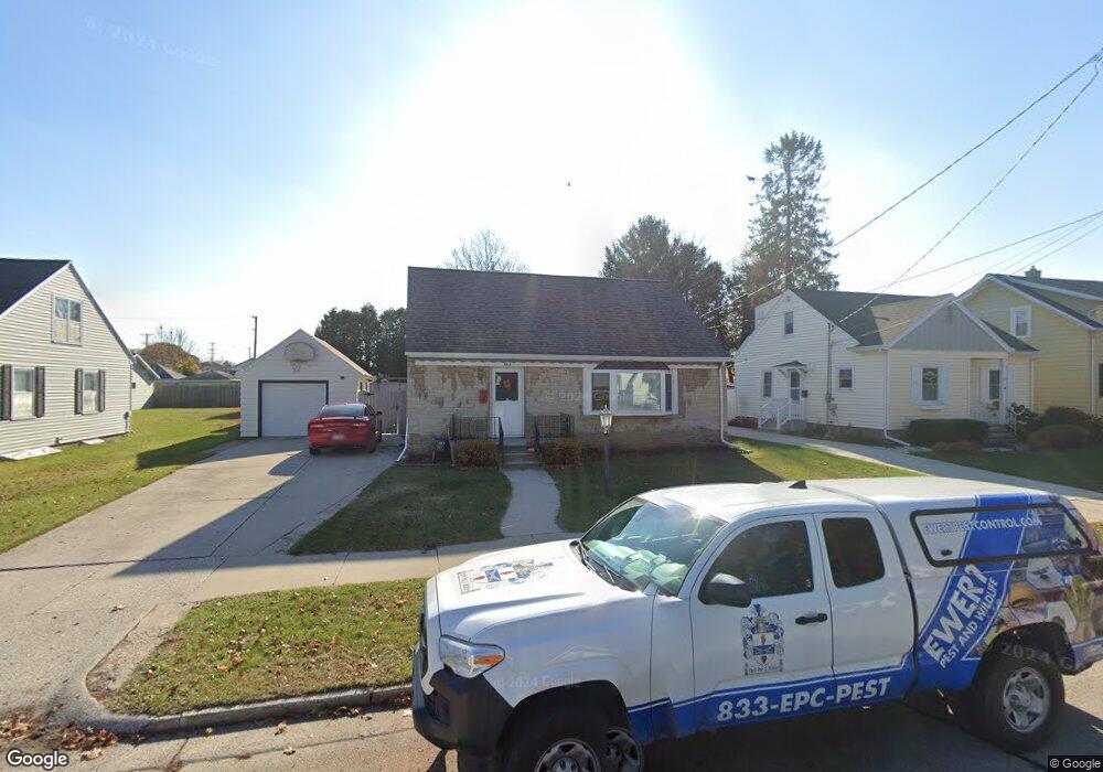 1613 29th St, Two Rivers, WI 54241 - photo 1