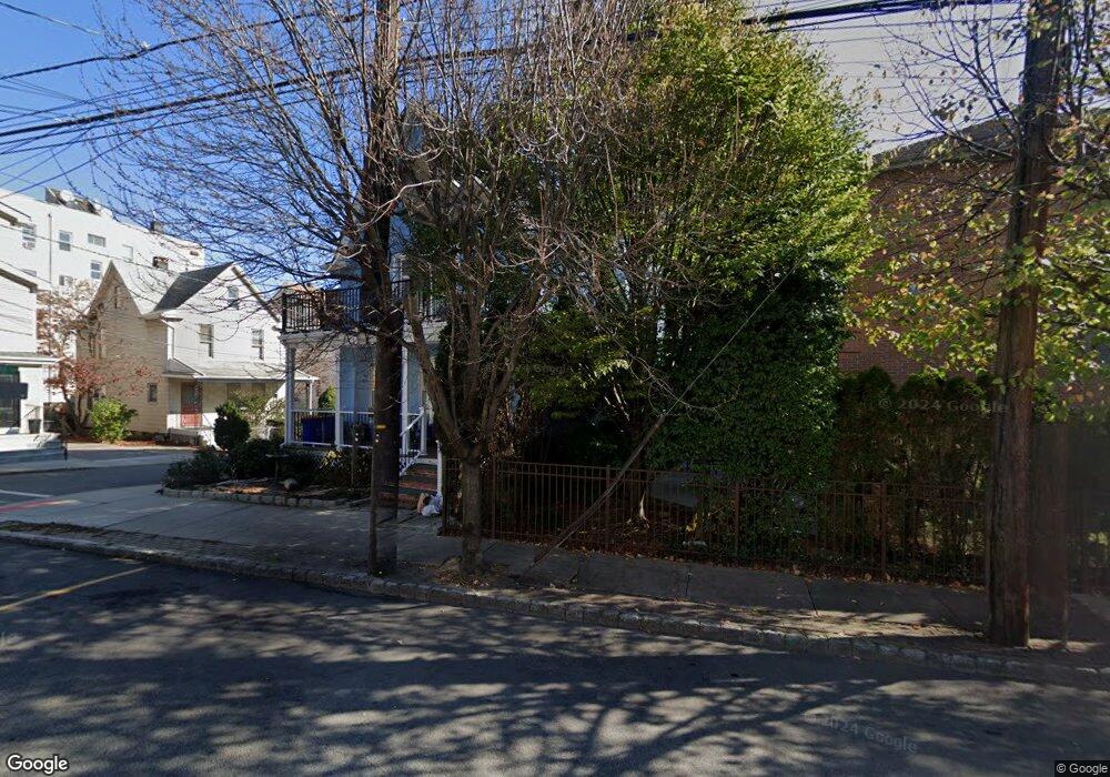 425 Undercliff Ave unit Studio basement, Edgewater, NJ 07020 - photo 1