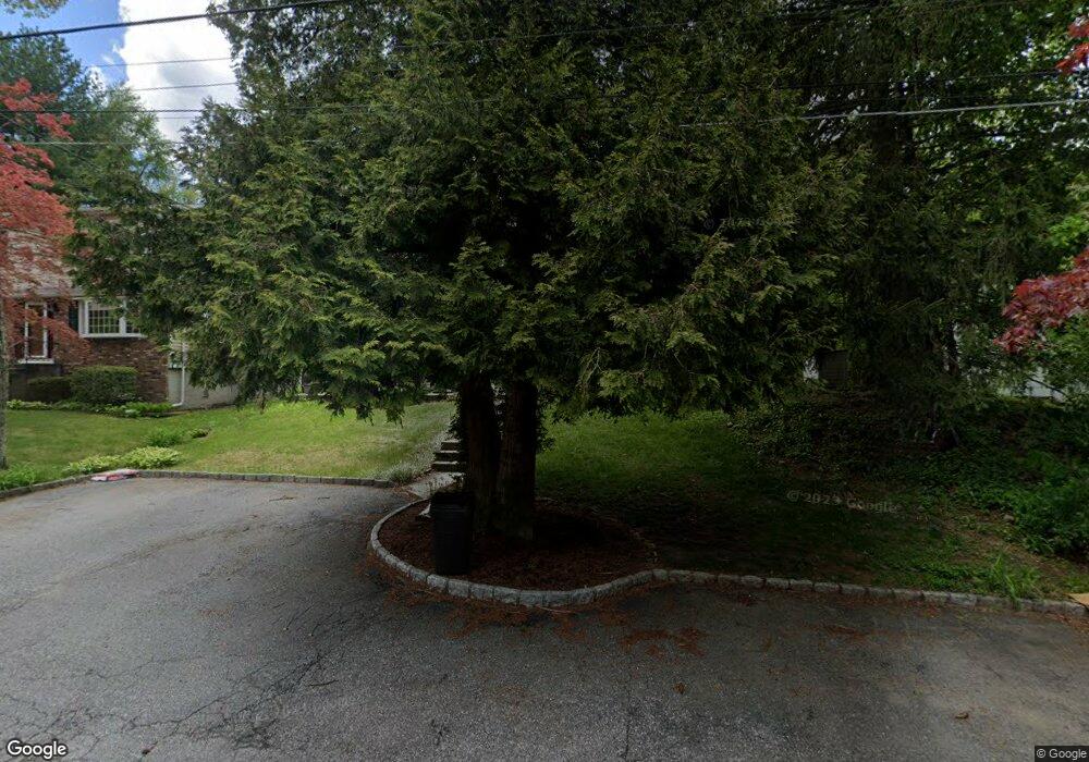 128 Oak Ridge Rd, Pleasantville, NY 10570 - photo 1