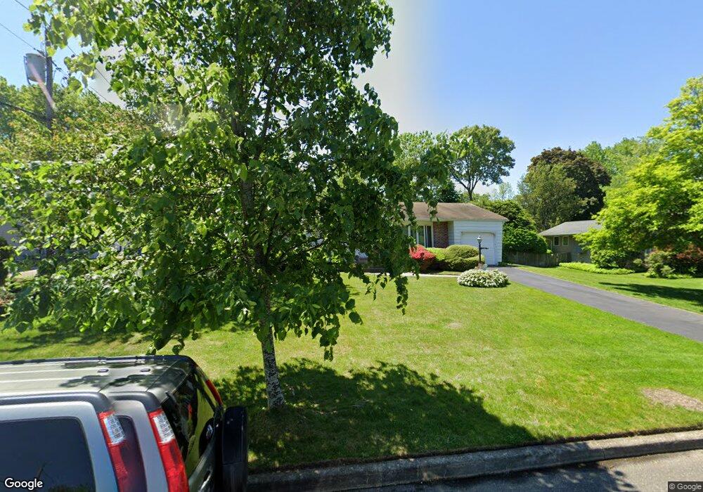 18 Pheasant Dr, ComMacK, NY 11725 - photo 1