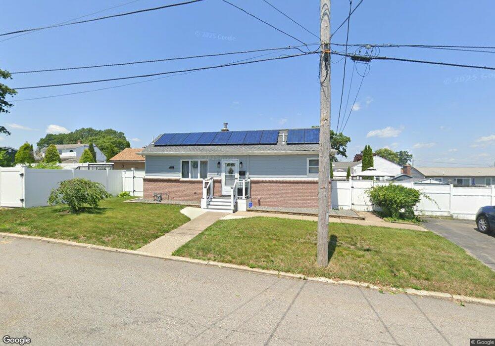 211 Toledo Ave, Pawtucket, RI 02860 - photo 1