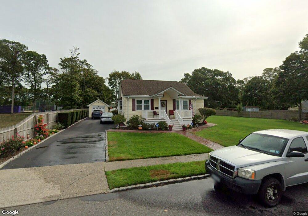 99 Winganhauppauge Rd, Islip, NY 11751 - photo 1