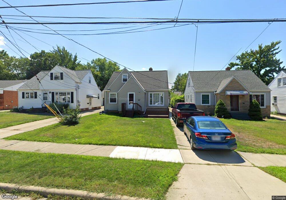 1540 E 294th St, Wickliffe, OH 44092 - photo 1