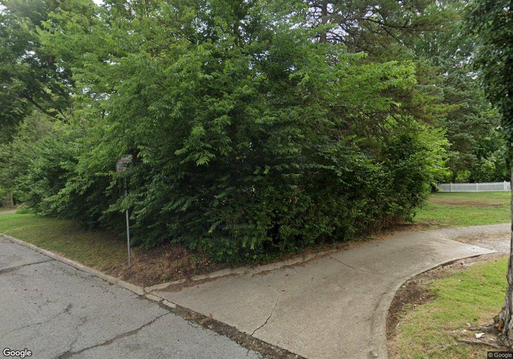 1716 SW Arnold Ave, Topeka, KS 66604 - photo 1