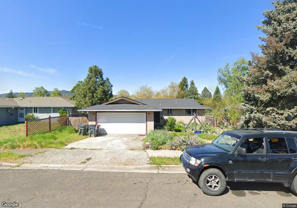 935 Crest Dr, Central Point, OR 97502 - photo 1